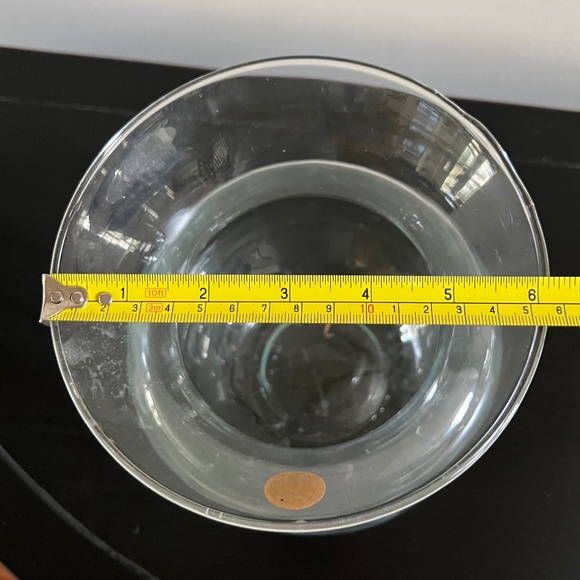 NEW! Decorative Clear Vase 6" Wide x 8" High, Bulb Clear - Picture 3 of 4